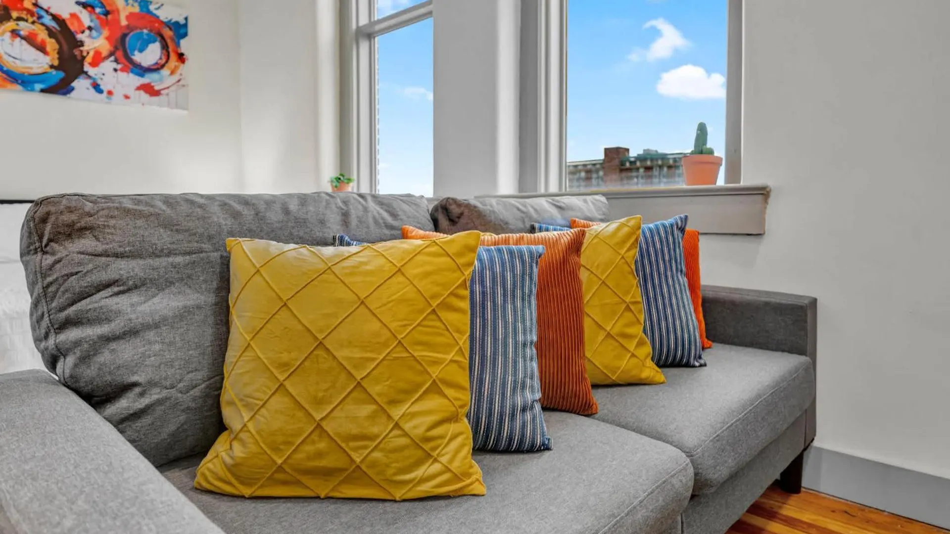 Spacious Studio W Free Parking Near Hospitals ルイスビル 米国