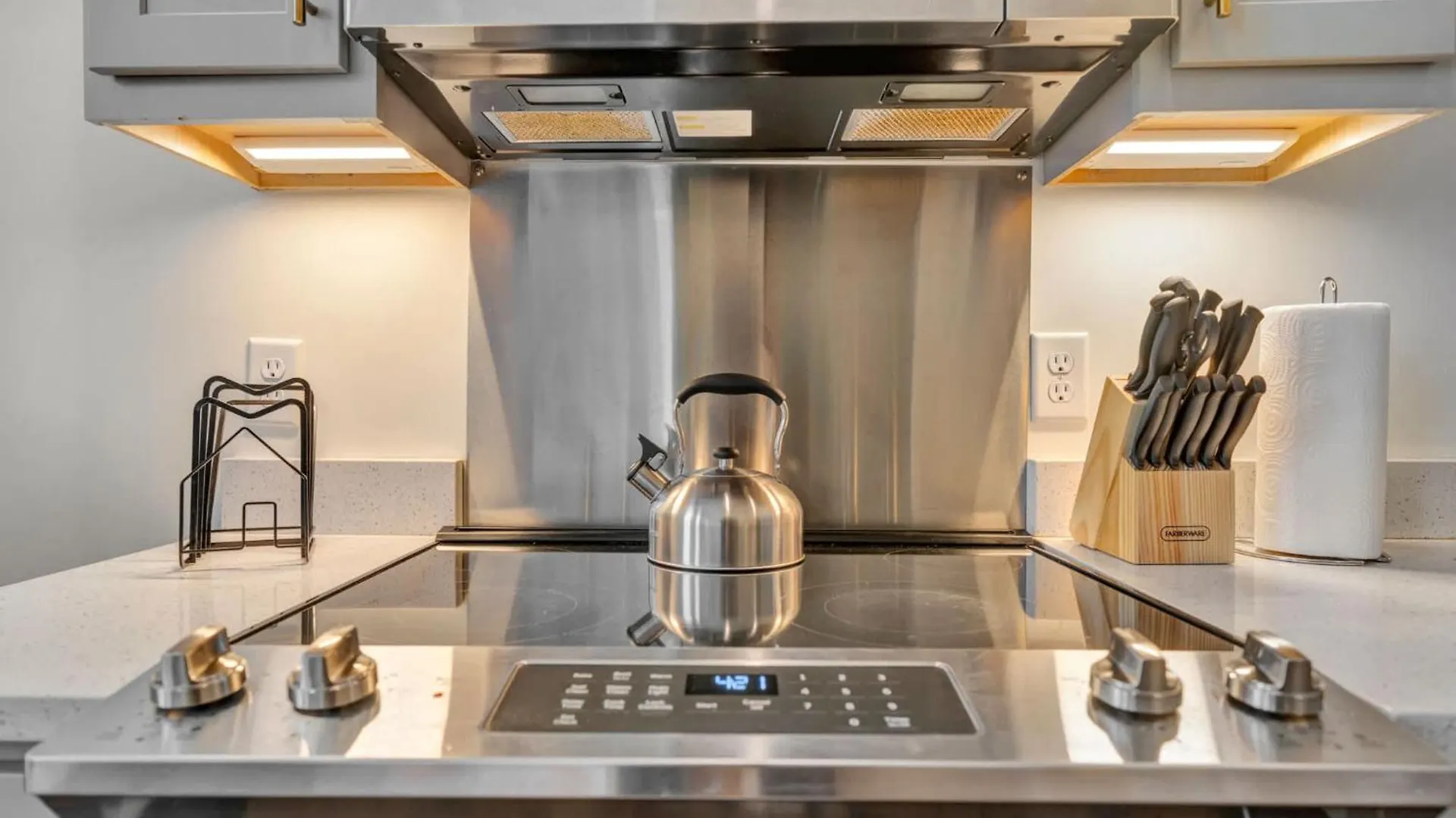 Spacious Studio W Free Parking Near Hospitals ルイスビル